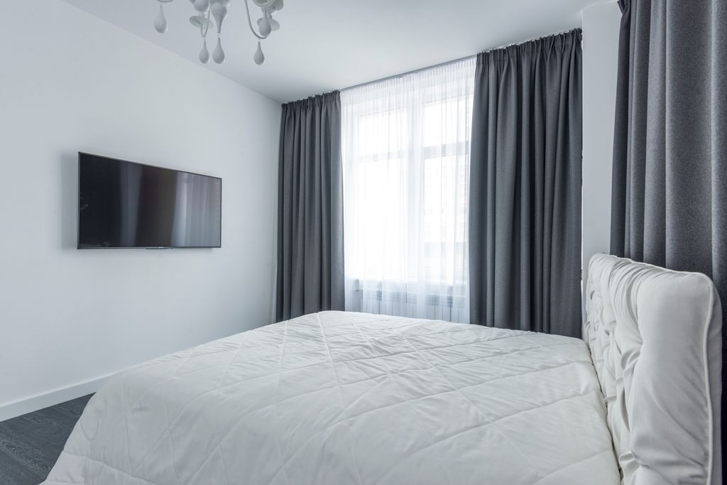 Montaż i konserwacja tkanin przy oknie