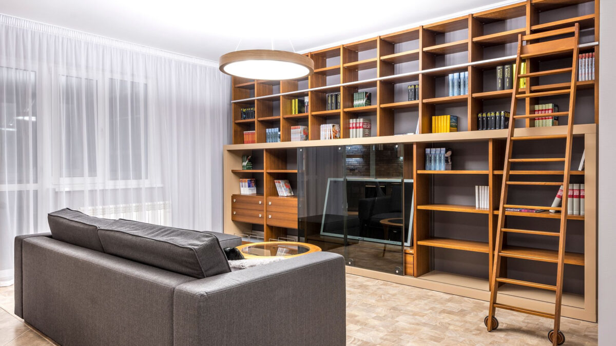 Co warto wiedzieć przed zabudową biblioteki w salonie